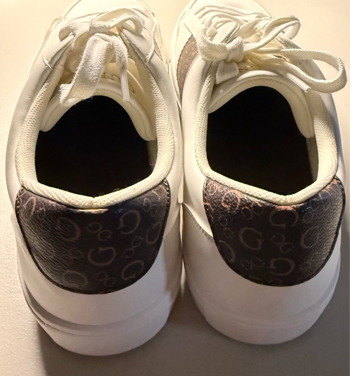 GUESS White GMBULLMAN-M shoes Men’s Size 11.5 - photo 4