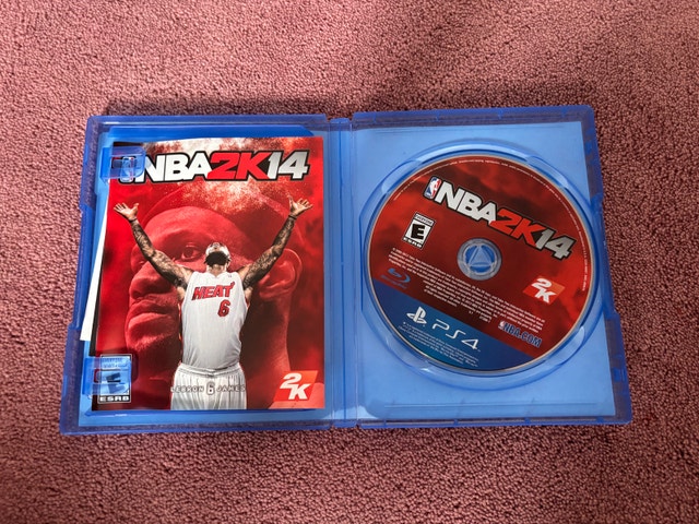 PS4 Bundle With 2 games and headphone - photo 3