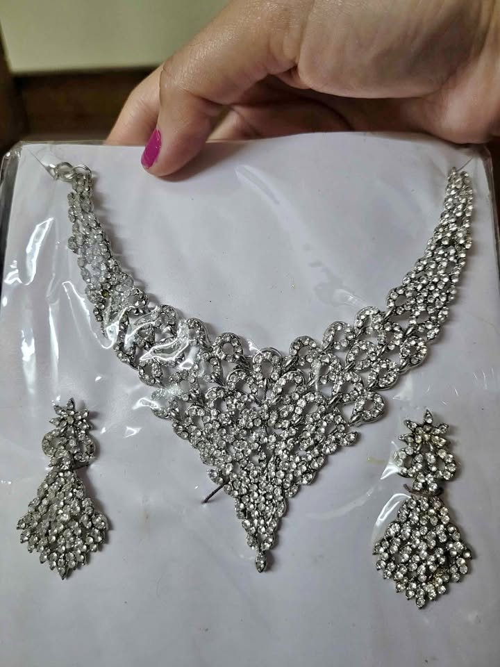 2 neck pieces, each with a pair of earrings - photo 2