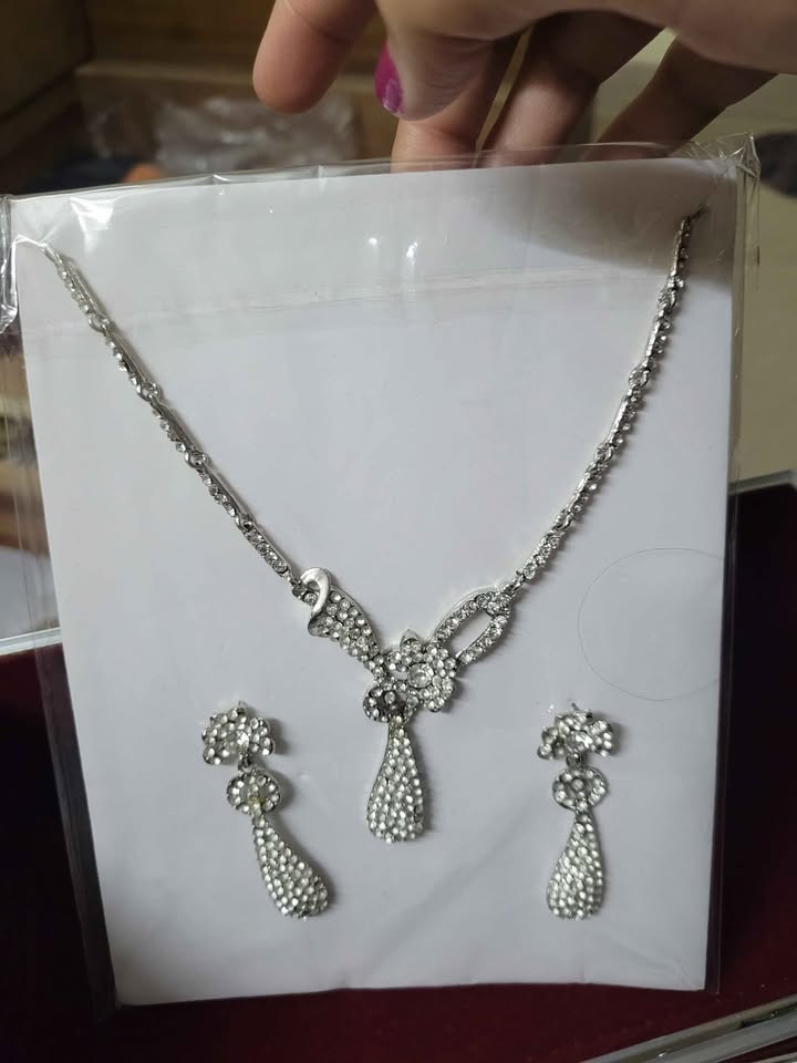 2 neck pieces, each with a pair of earrings - photo 4