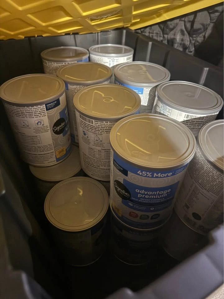 20 Cans of Signature Select Baby Formula - photo 4