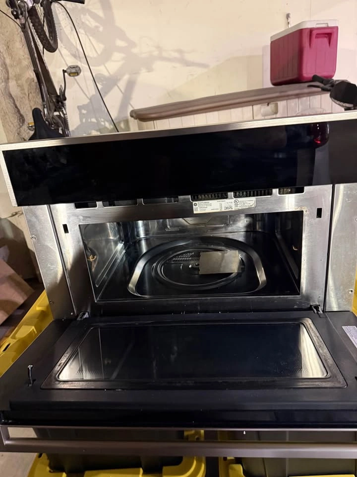 Monogram 30” Advantium 5-in-1 Wall Oven – Showroom Model - photo 2