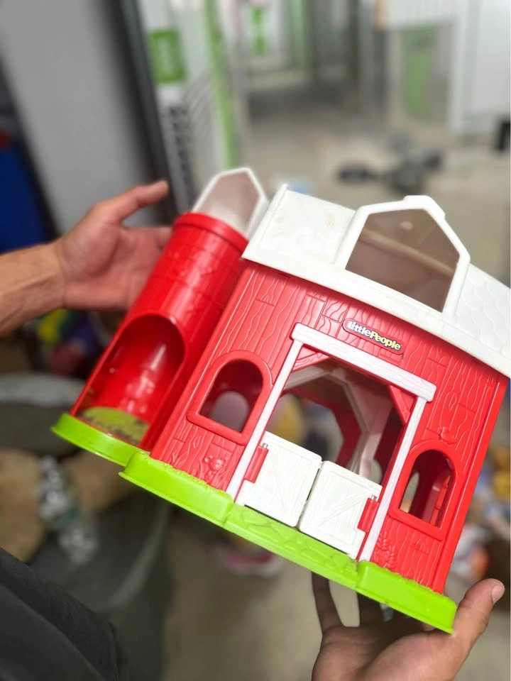 Barn from the Fisher-Price Little People Animal Friends Farm - photo 2