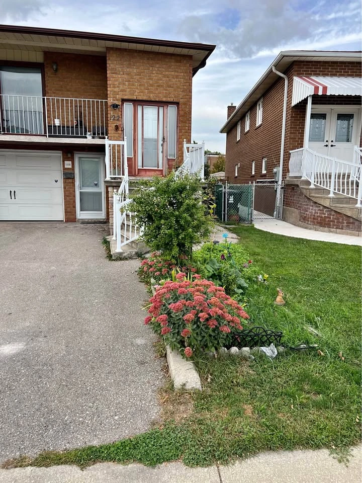 3 Beds 2 Baths - House