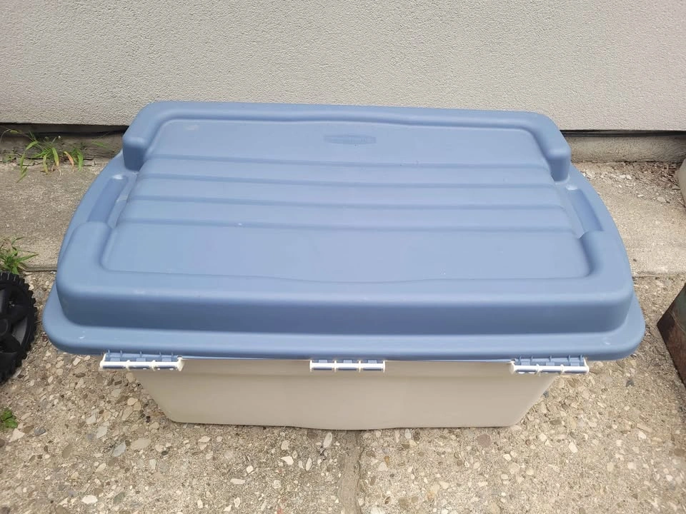 Rubbermaid Roughneck Storage Tote - photo 2