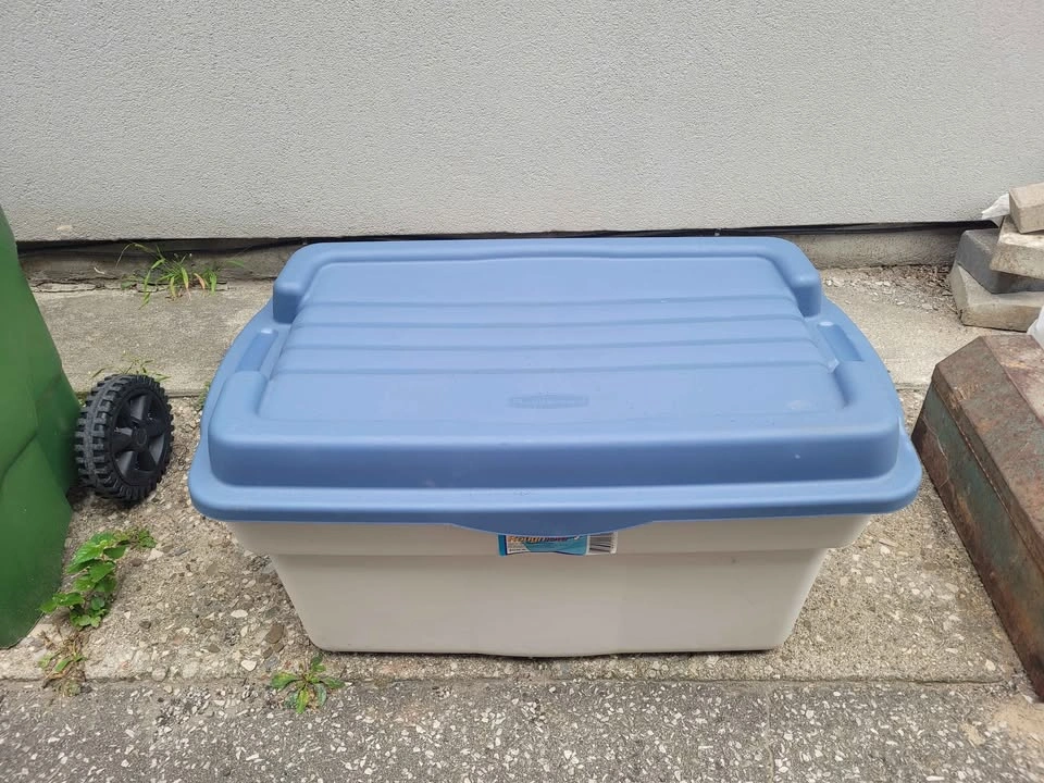 Rubbermaid Roughneck Storage Tote - photo 4