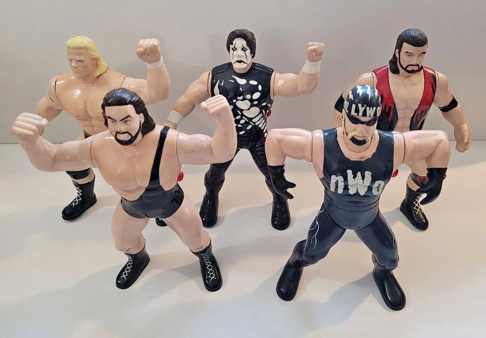 Lot of 1997 OSFT WCW MONDAY VIBRATING FIGURES Sting Hulk Hogan