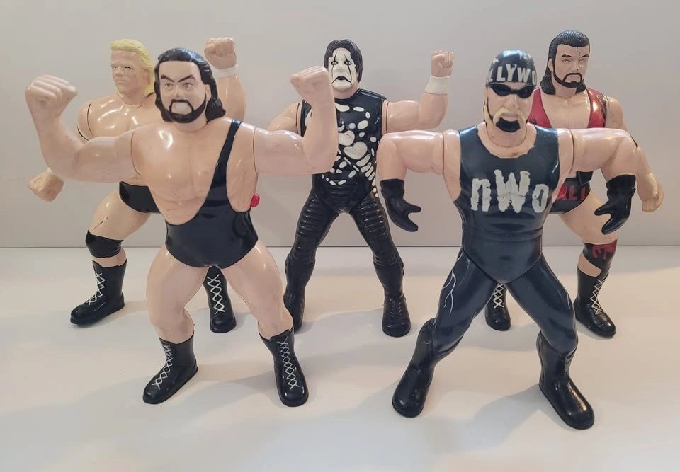 Lot of 1997 OSFT WCW MONDAY VIBRATING FIGURES Sting Hulk Hogan - photo 2