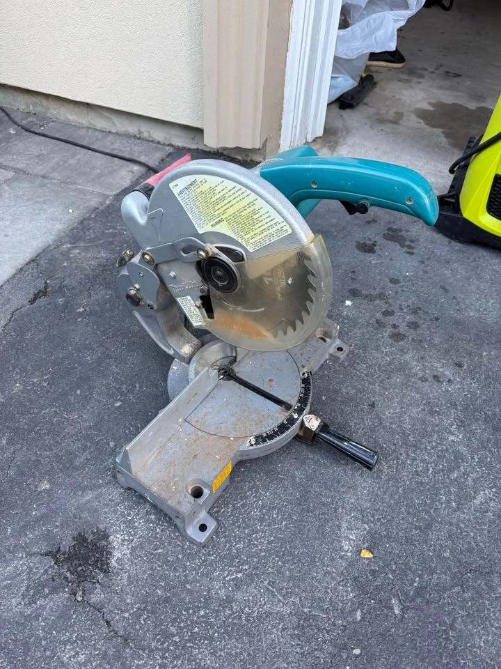 Makita Mitre Saw - photo 2