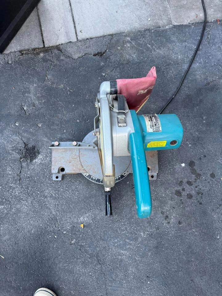Makita Mitre Saw - photo 3
