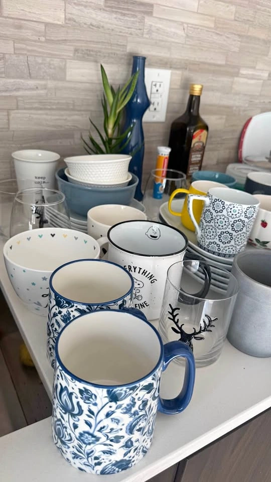 Large Assorted Kitchenware and Cookware Lot