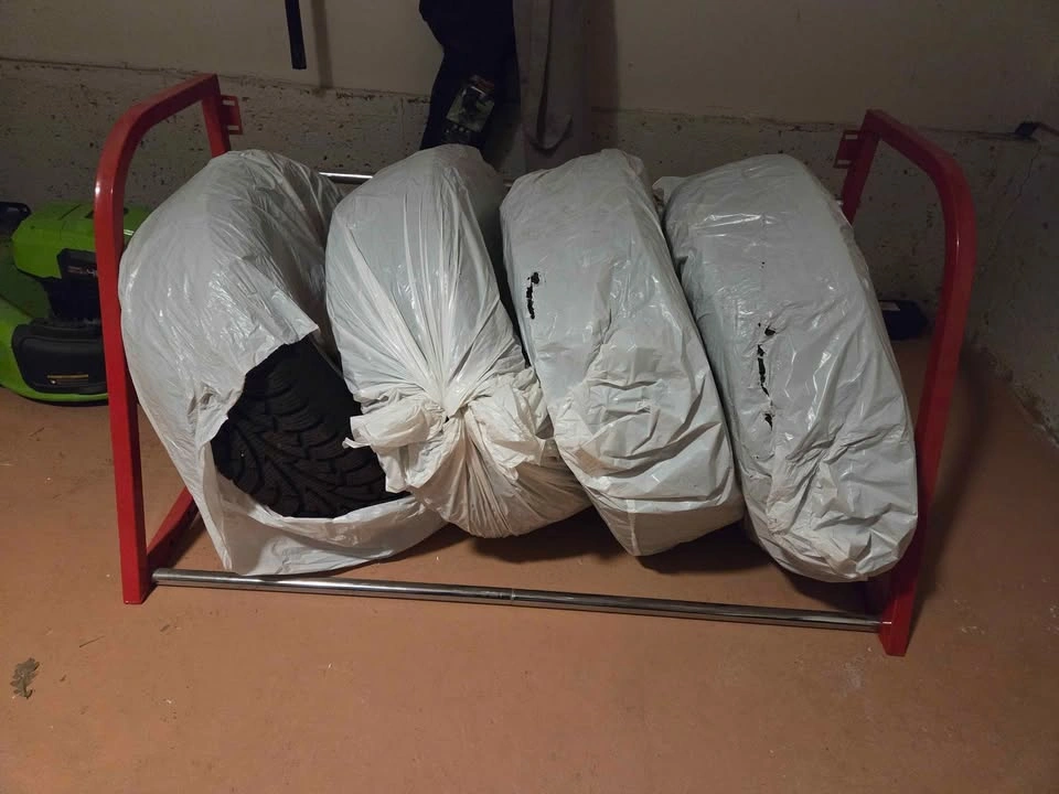 Wall-Mounting Tire Rack - photo 2