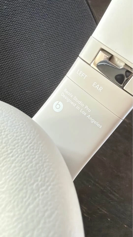 Beats Studio Pro Wireless Headphones - photo 3
