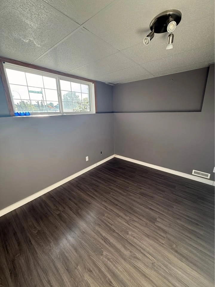 Private room for rent in Saddlemont Cres NE - photo 4