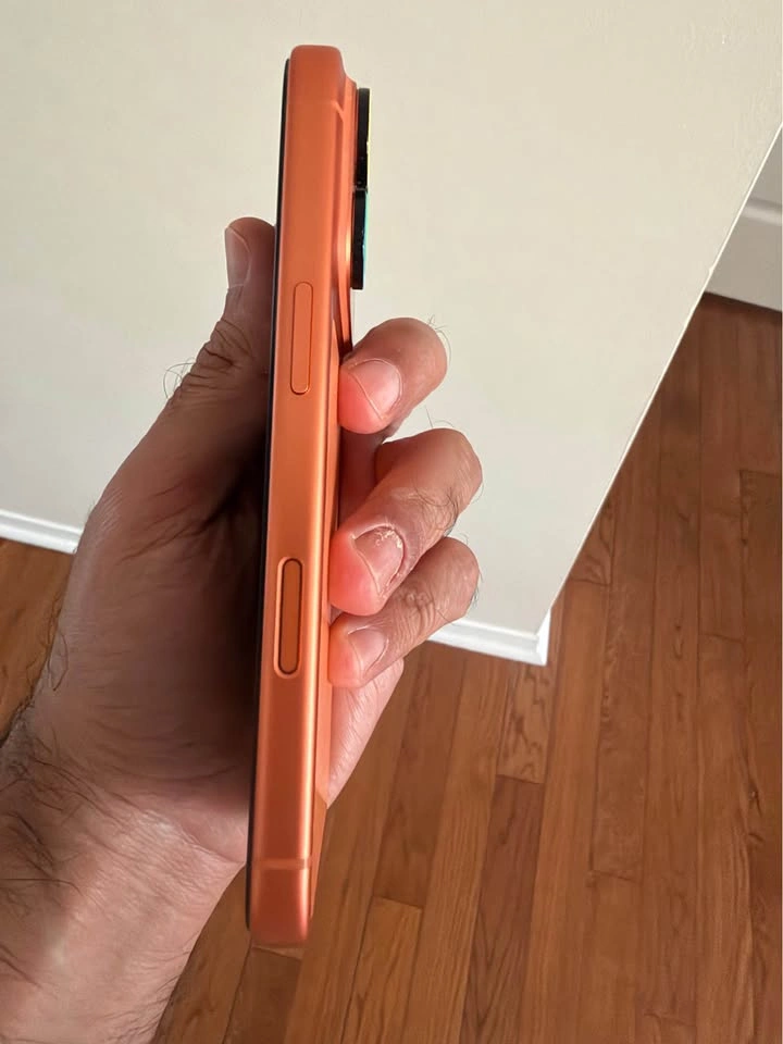 Apple iPhone 17 Pro - photo 2