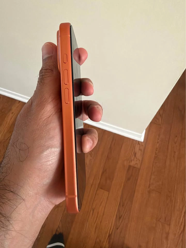 Apple iPhone 17 Pro - photo 3