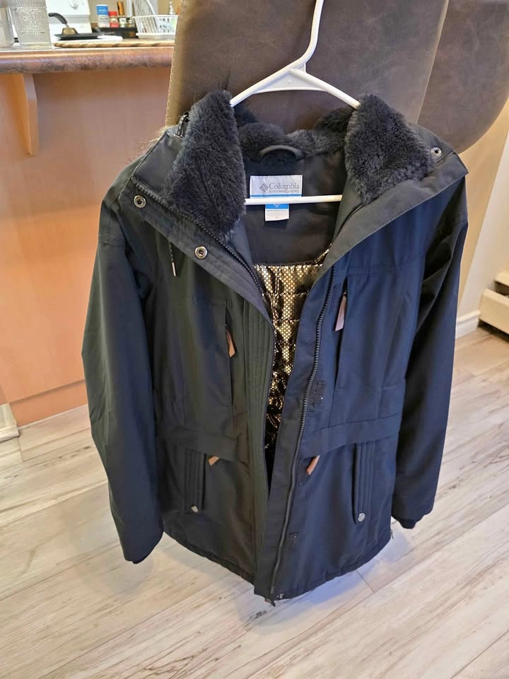 Columbia insulated winter jacket - size S