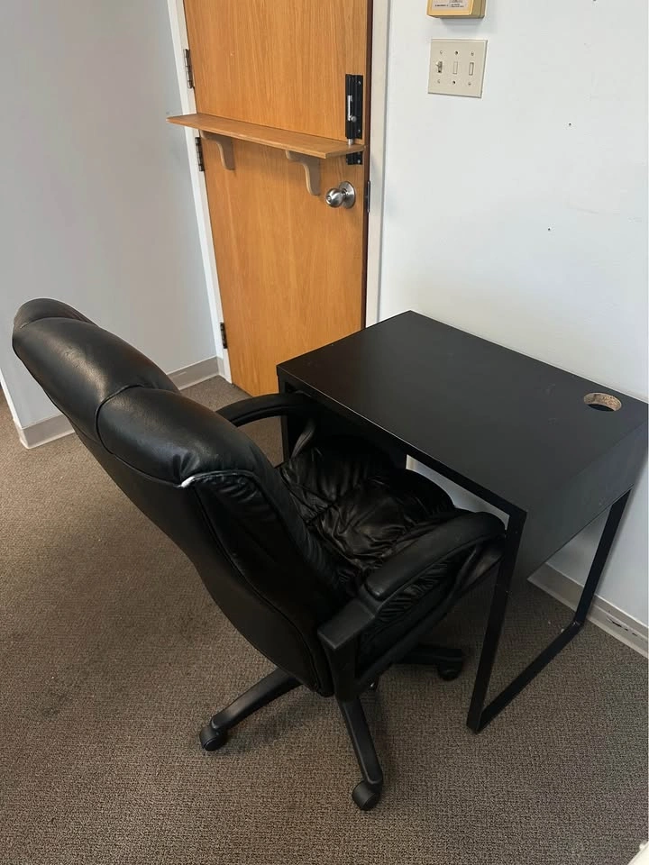 Black Office Chair and Desk Set - photo 2