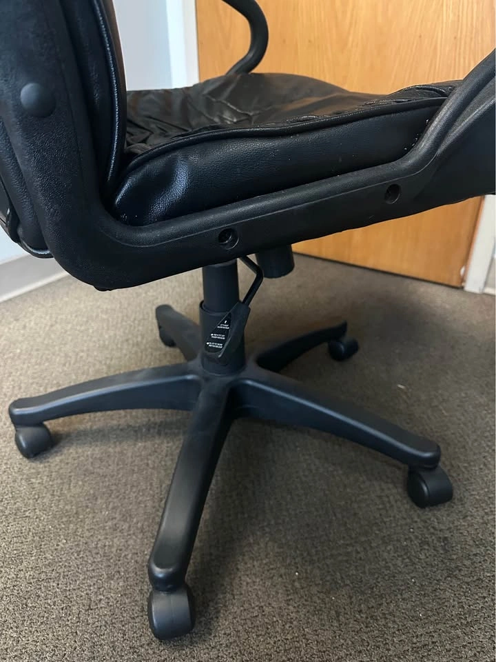 Black Office Chair and Desk Set - photo 3