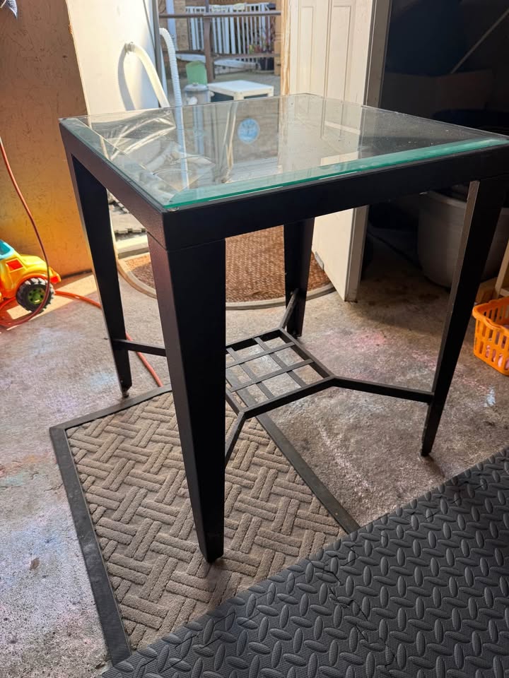 3 Glass tables - 1 center and 2 side tables - photo 2