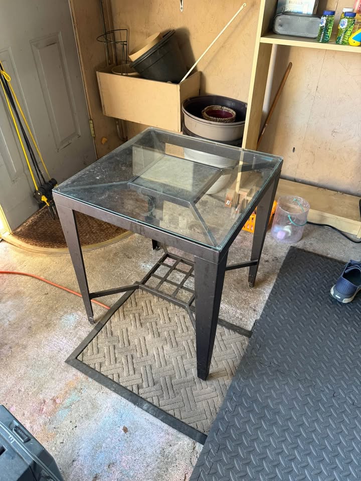3 Glass tables - 1 center and 2 side tables - photo 4