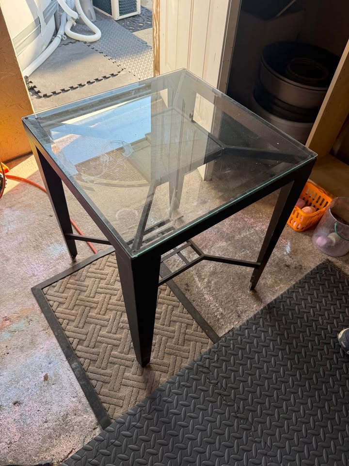 3 Glass tables - 1 center and 2 side tables - photo 5