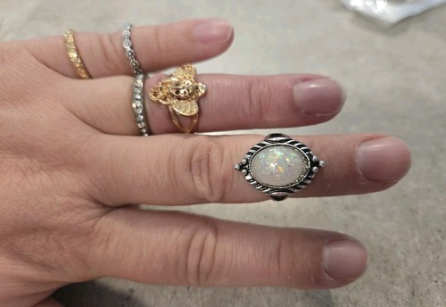 Costume Jewelry Women's Rings Lot of 5 Various sizes