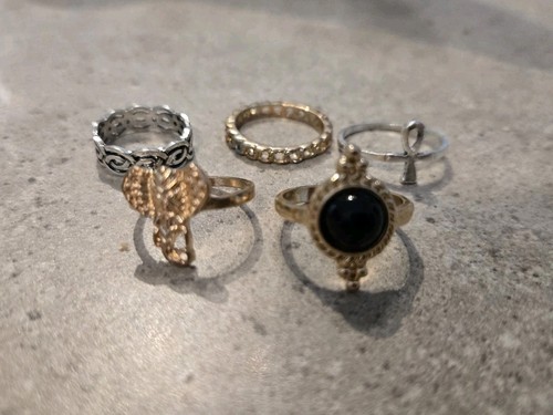 Costume Jewelry Women's Rings Lot of 5 Various sizes