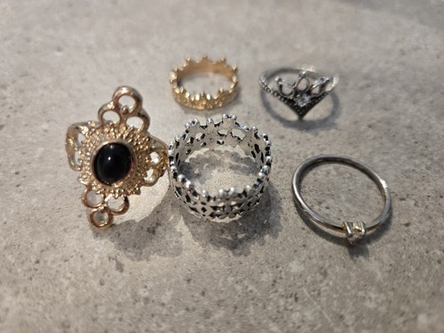 Costume Jewelry Women's Rings Lot of 5 Various sizes