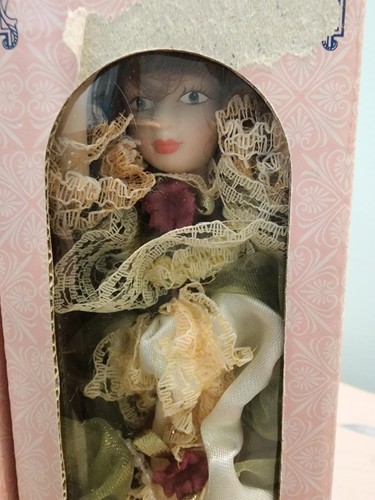 RARE 7.5" Mini Porcelain Dolls Sabre, Brand New In Box, Lot of 2 - photo 3