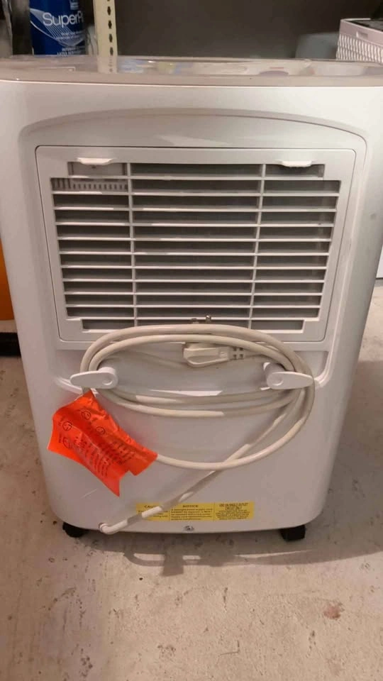 *NEEDS REPAIR* Frigidaire Dehumidifier - photo 3