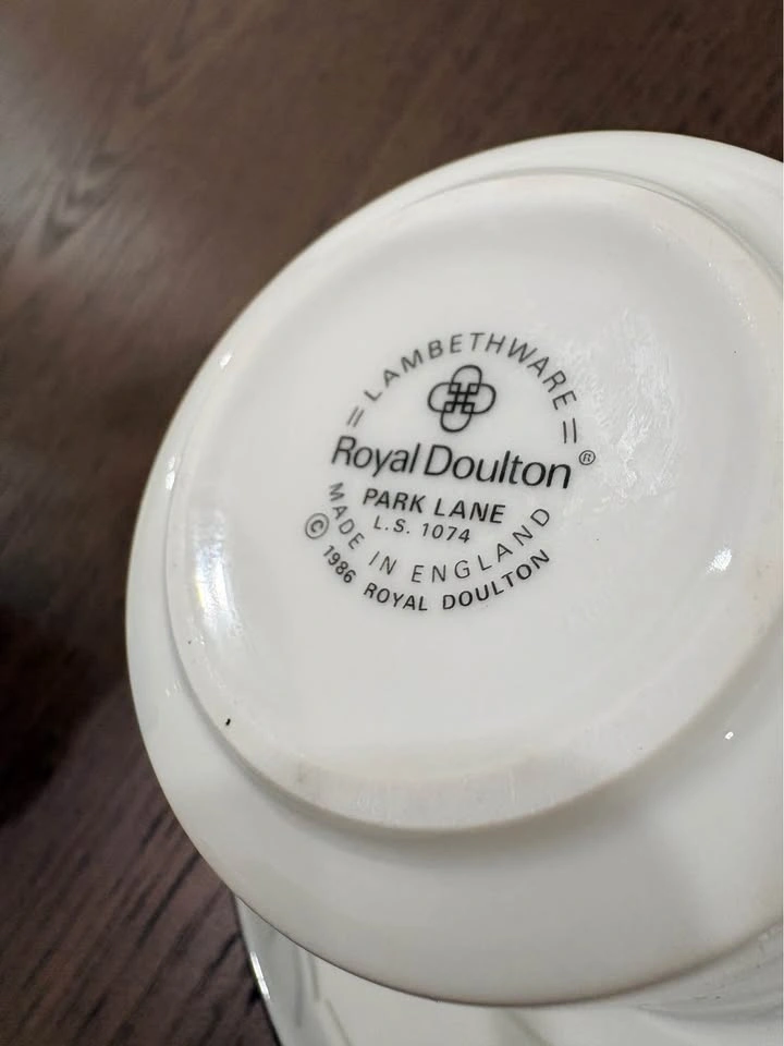 Royal Doulton "Fresh Flowers" Cup and Saucer - photo 3