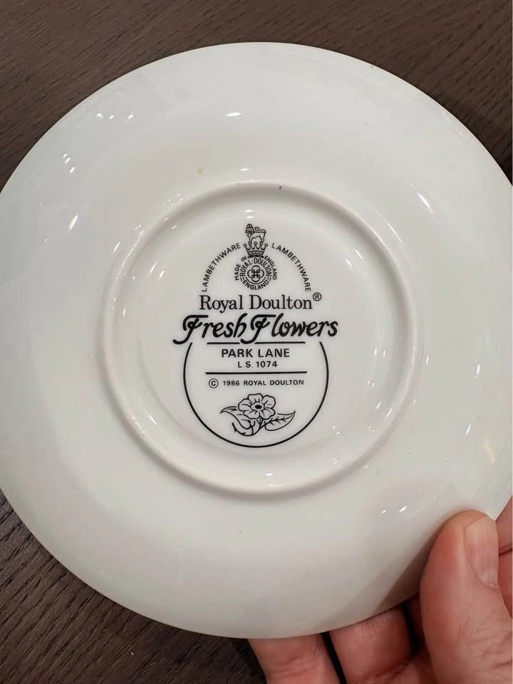 Royal Doulton "Fresh Flowers" Cup and Saucer - photo 5