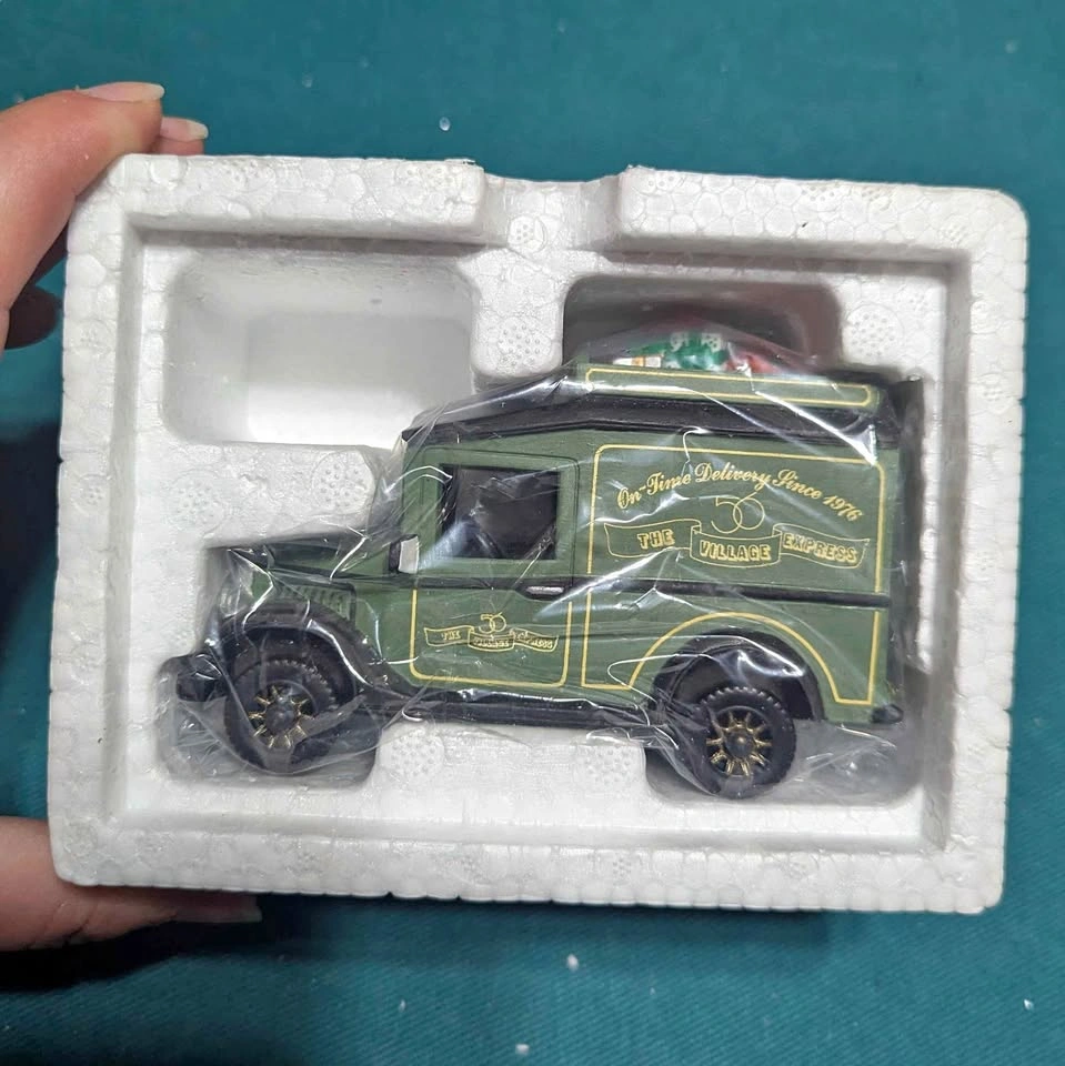 Dept 56 1994 Village Gathering National Club Van (#790-7)