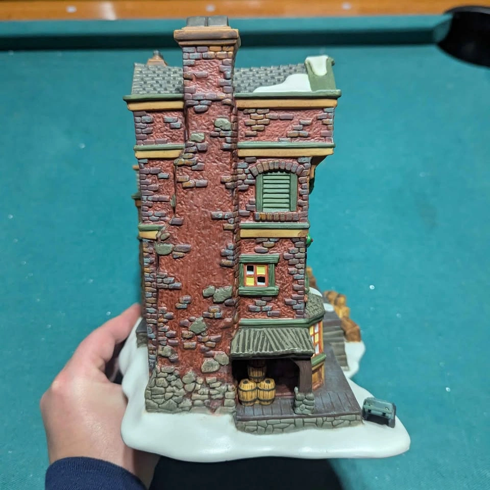 Department 56 - Dickens' Village Series - Canadian Trading Co. - photo 3