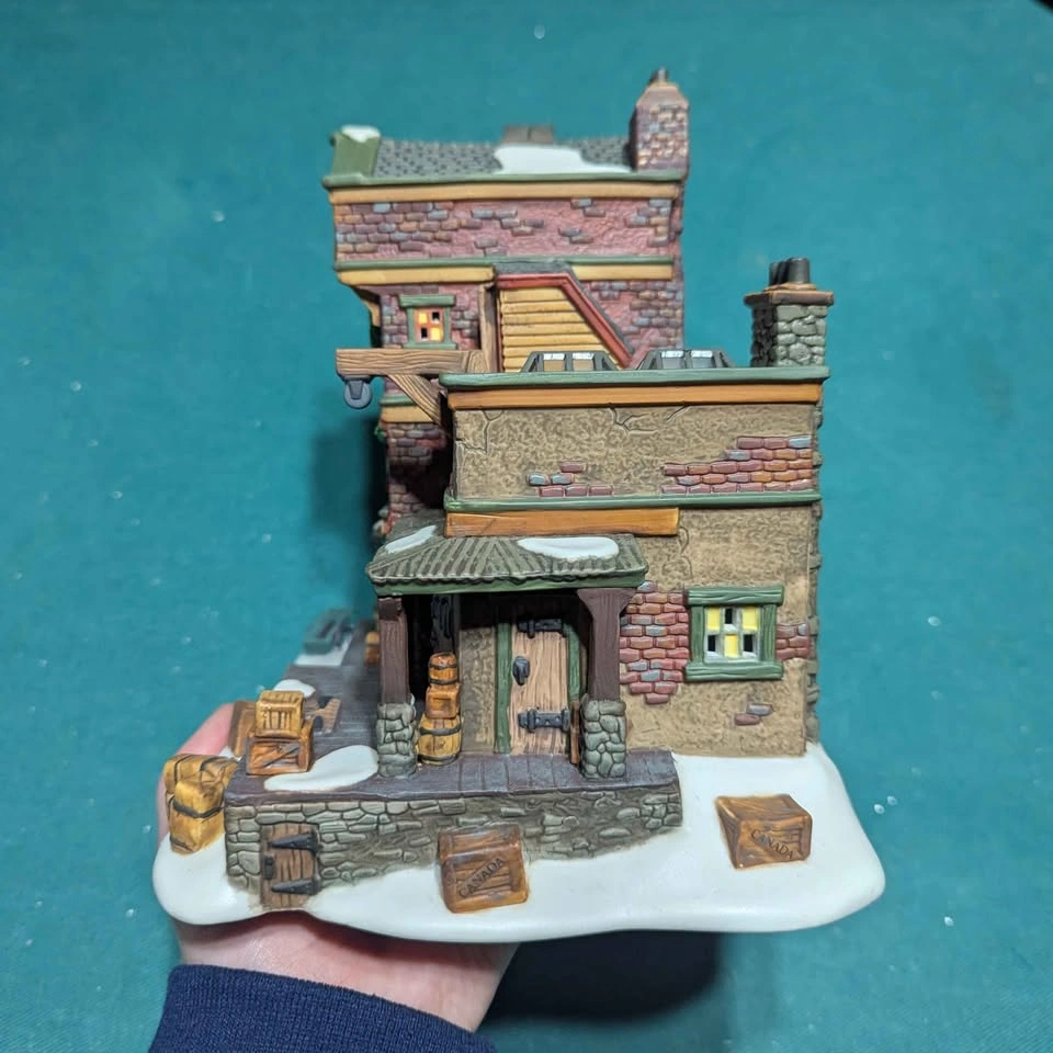 Department 56 - Dickens' Village Series - Canadian Trading Co. - photo 4