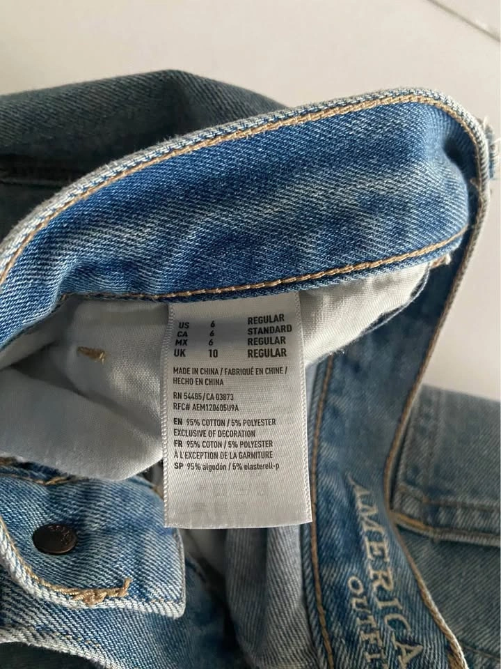 American Eagle Mom Jeans – Size 6 – High-Waisted - photo 4