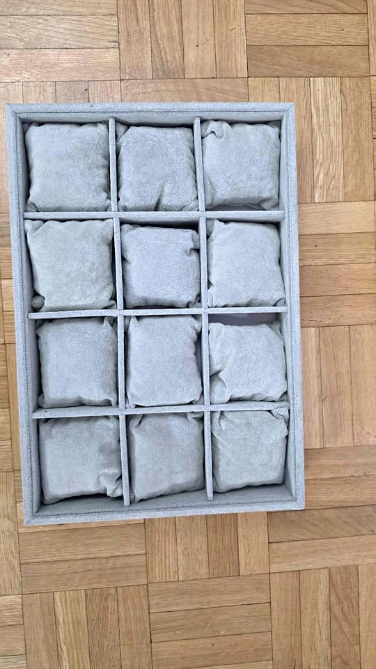 12-Slot Velvet Watch Display Tray