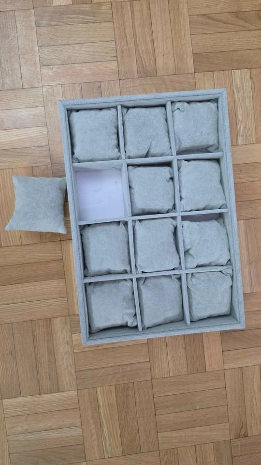 12-Slot Velvet Watch Display Tray - photo 2