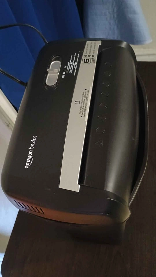 6-Sheet Strip-Cut Paper Shredder for Credit Cards, CDs, DVDs - photo 3