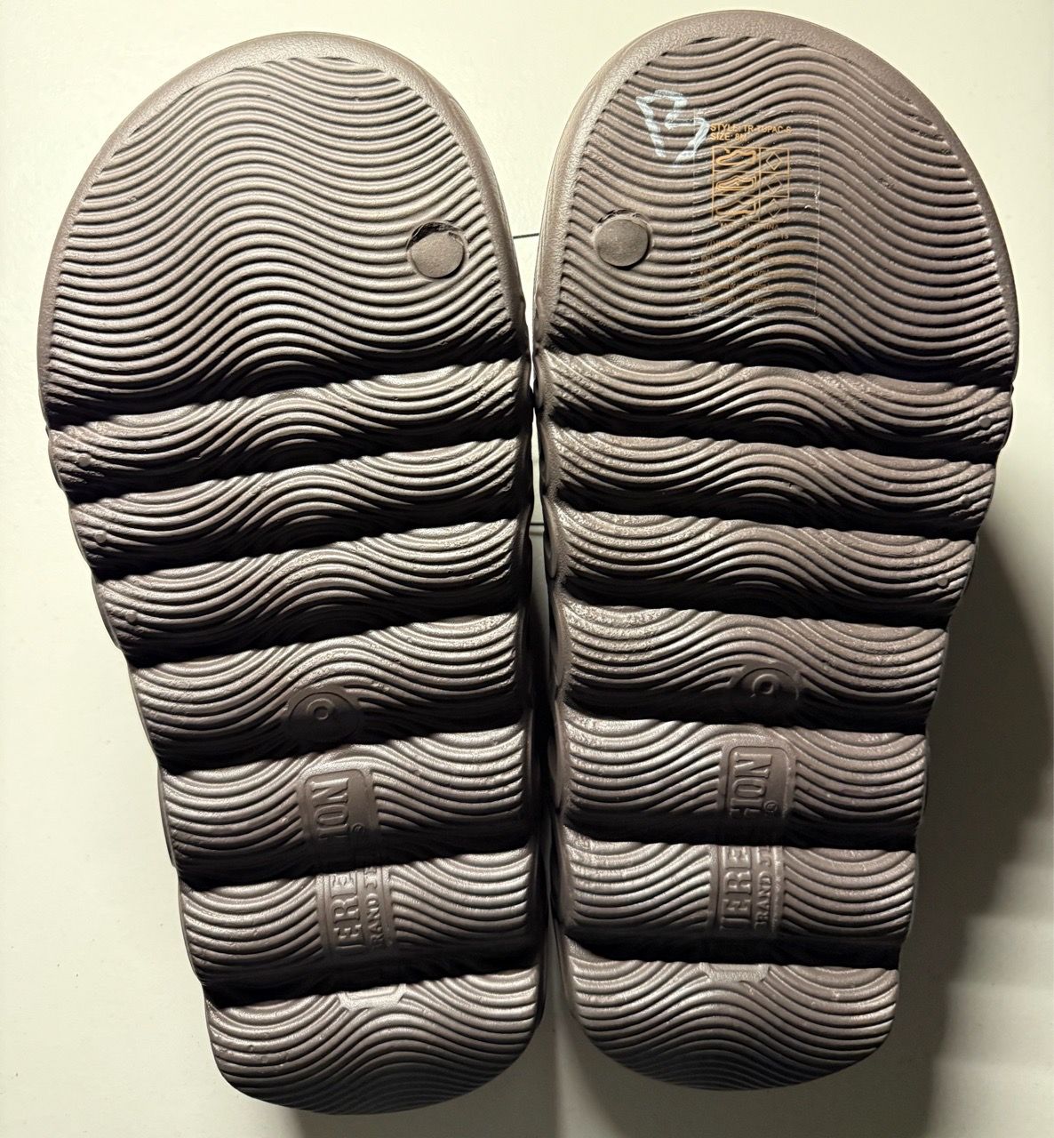 True Religion TR-TUPAC-S Molded Logo Slide Sandals Men’s Size 8 - photo 3