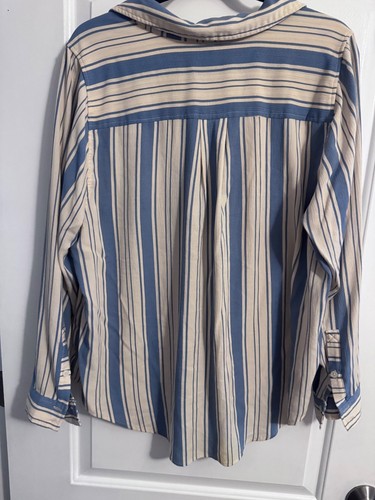 Torrid 2 striped button front blouse - photo 3