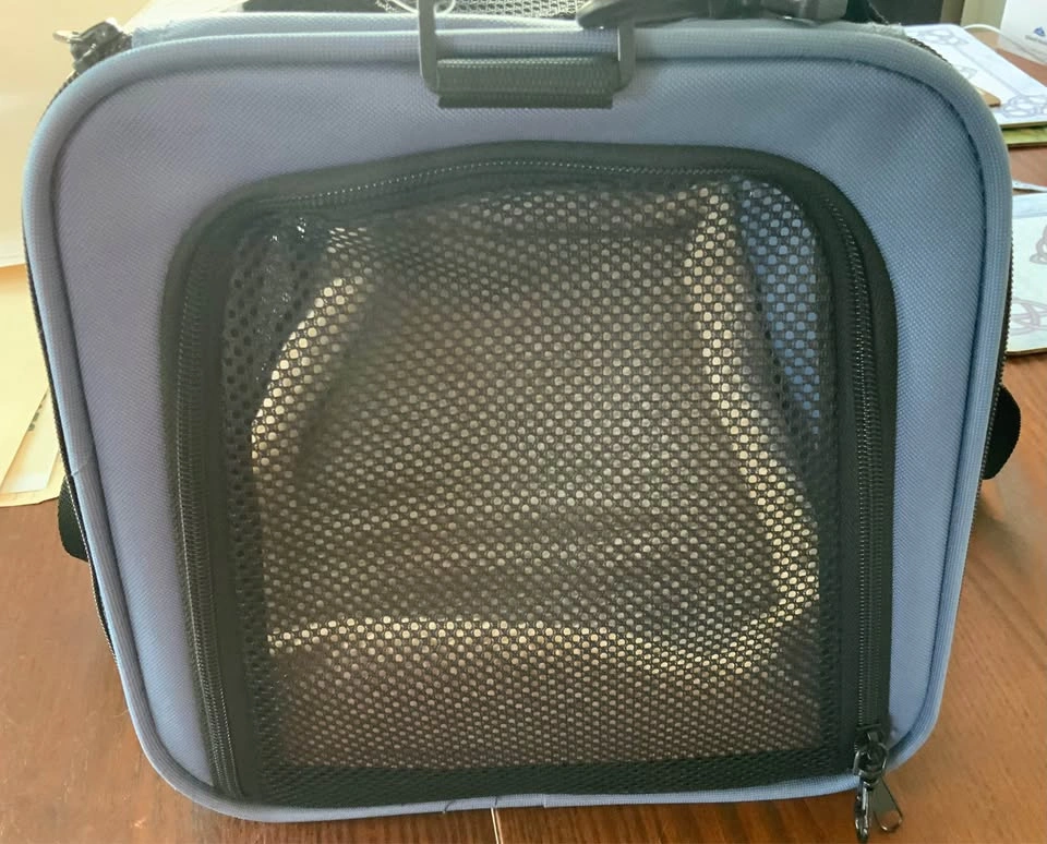 Travel Carrier for small to medium pet, by Petsfit. - photo 4