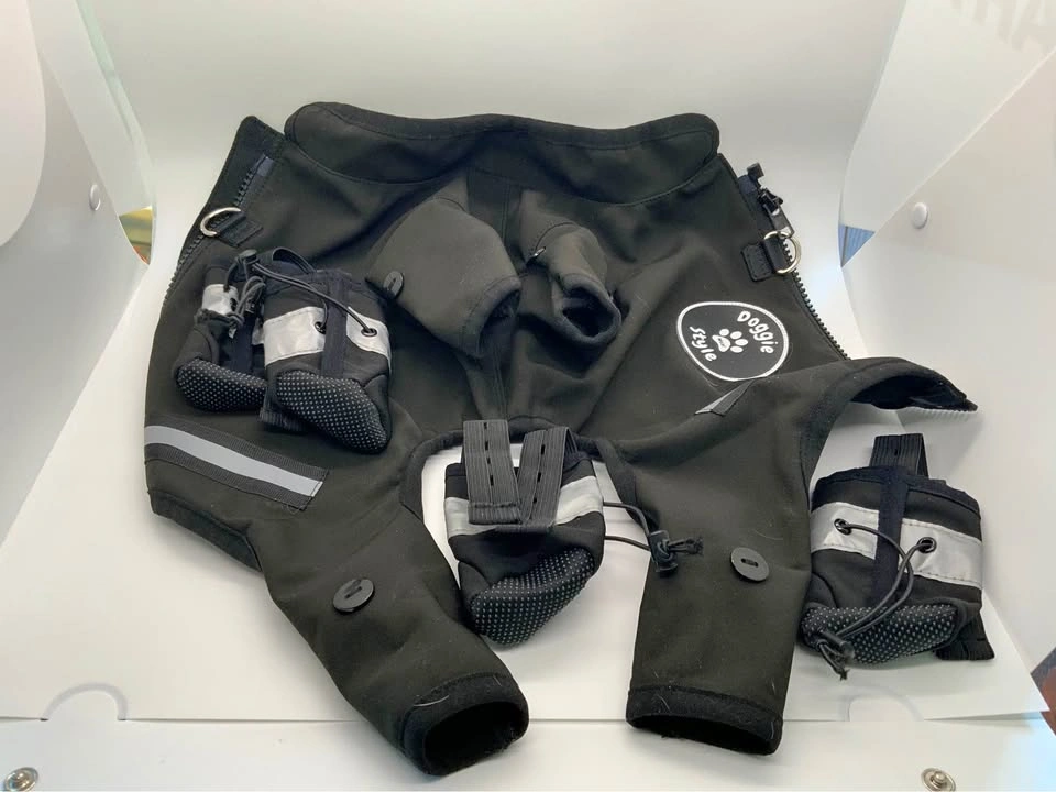 Winter dog jacket, zippered, with detachable feet, size XS