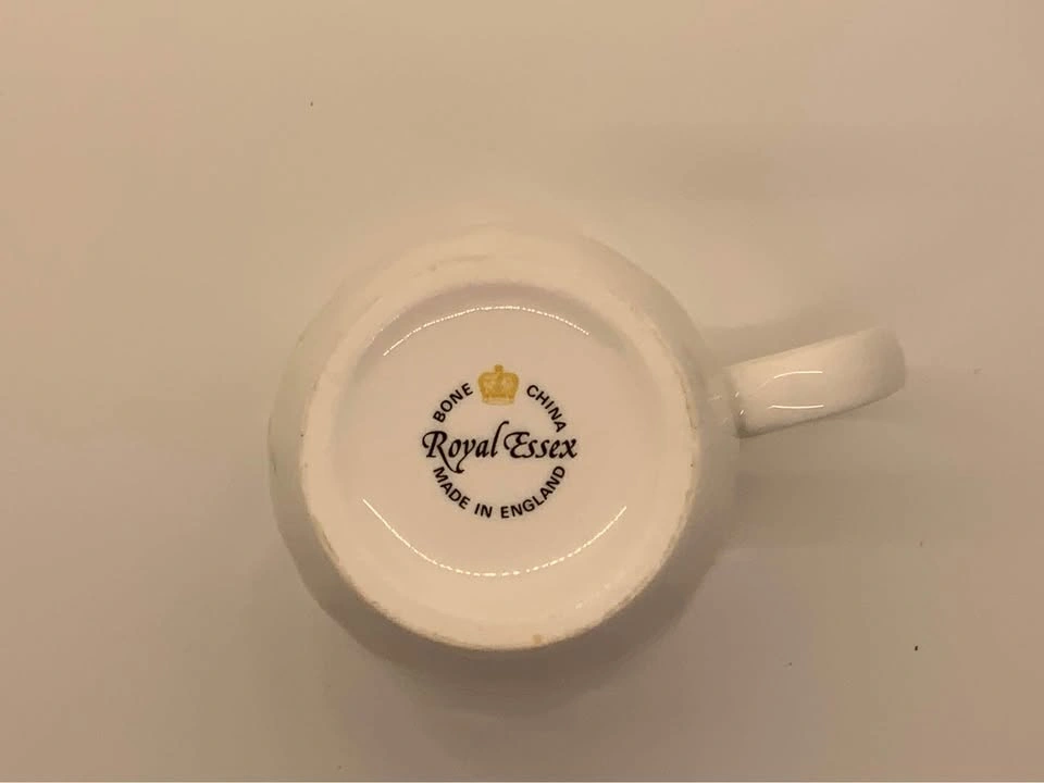 Collection of 3 china mugs with floral pattern - photo 3