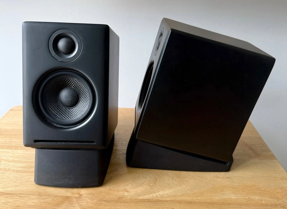 Audioengine A2 Speakers + Stands – Low Maximum Volume - photo 2