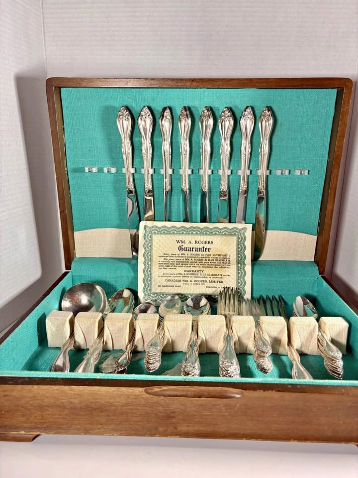 Vintage Wm. A. Rogers Silver-Plated Flatware 8 piece Set