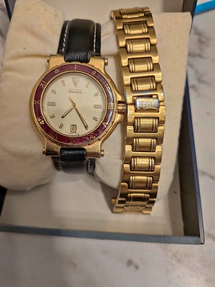 Authentic Vintage Gucci 9800M Watch (w/ Original Gold Bracelet I