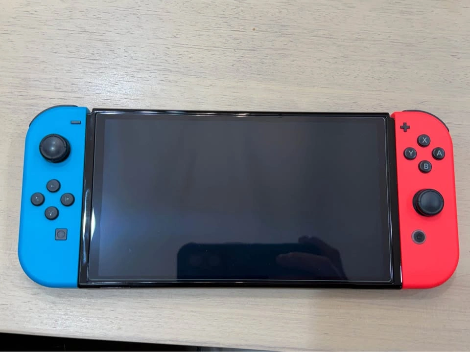 Nintendo Switch OLED - photo 2