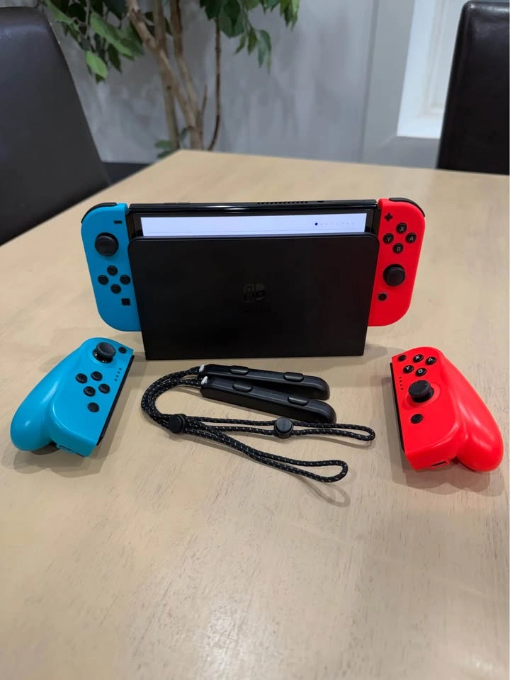 Nintendo Switch OLED - photo 4